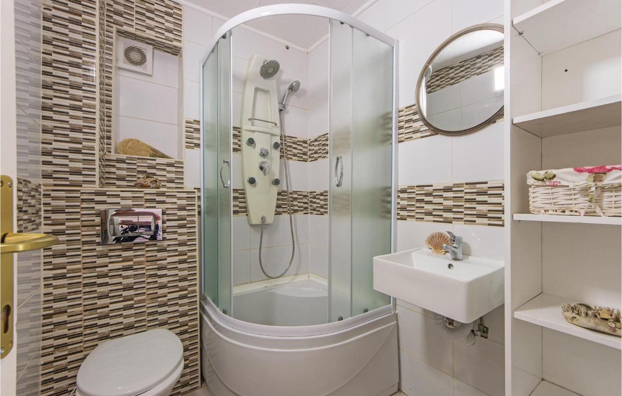 Awesome Apartment In Fazana With Wifi エクステリア 写真